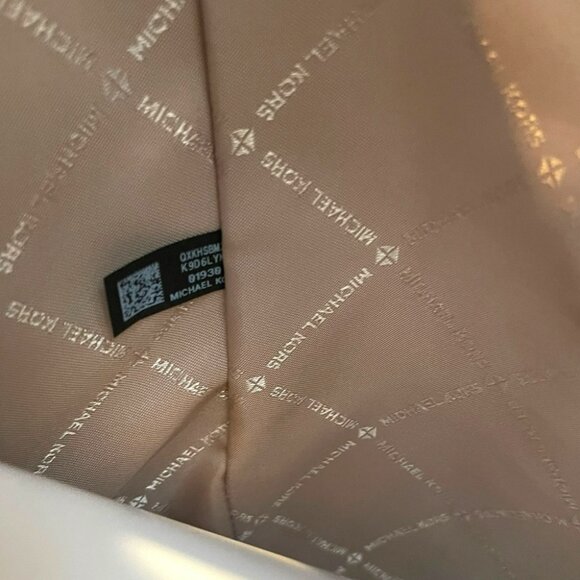 NWT Michael Kors XL Tote - Picture 12 of 12